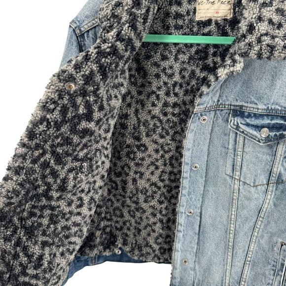 Free People Jean Jacket With Gray Leopard Sherpa Lining Womens XS - Picture 2 of 7